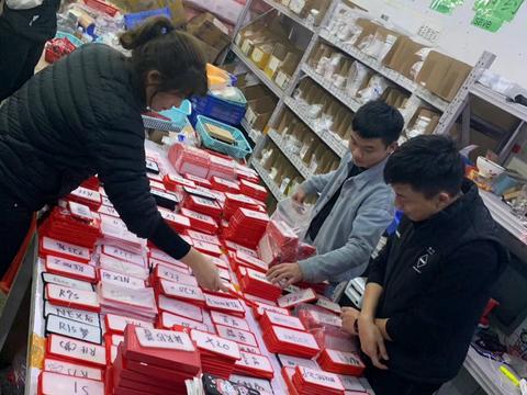 如果月球爆炸了人类还能存在吗？...