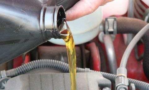 老司机建议用这种方法定期更换半合成机油，否则会伤到车