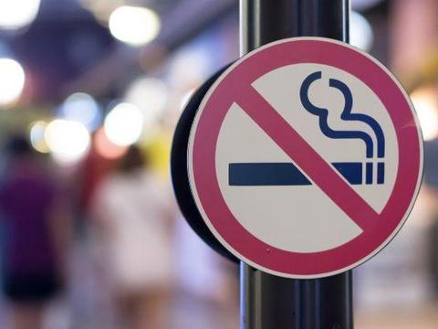 为防疫，西班牙部分地区禁止民众在公共场所吸烟