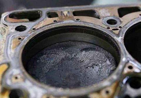 汽车百科知识：积碳形成原理&预防与错误清理方式