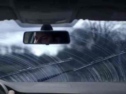 雨刮器刮不干净，刮后留下水印怎么办？别着急，解决方法很简单！