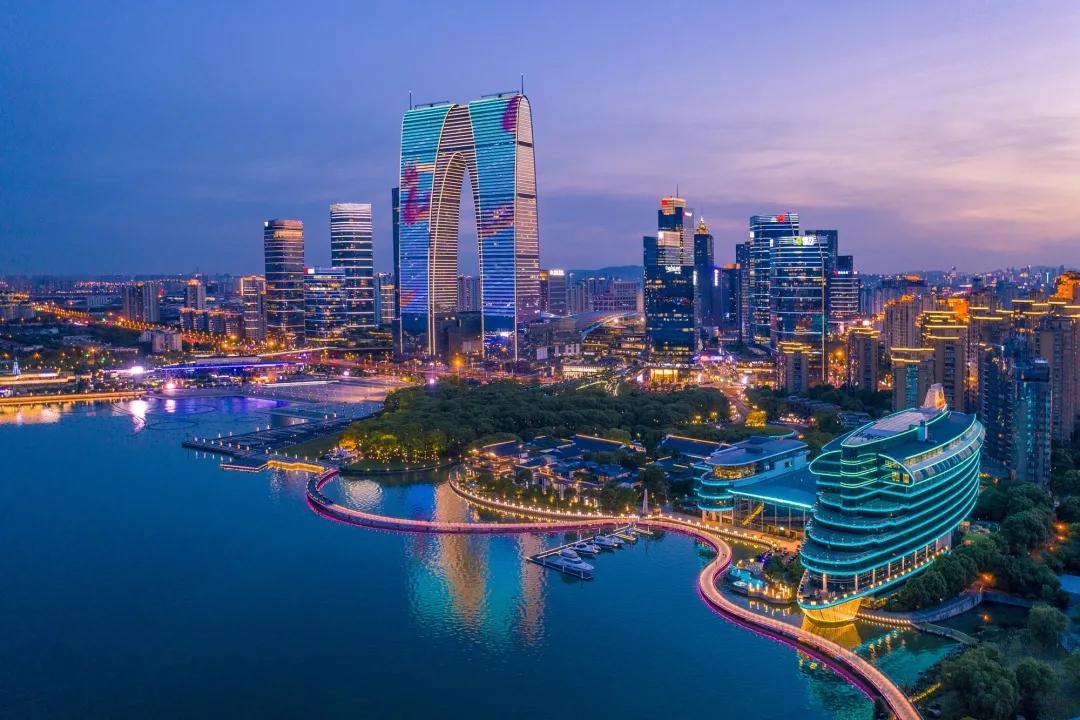 东方之门——苏州金鸡湖畔的地标建筑