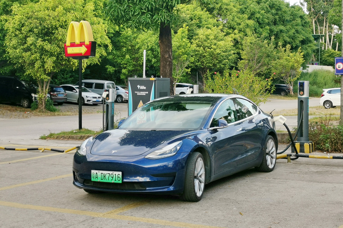 特斯拉Model 3光电测试：表显多少就能跑多少！不服不行