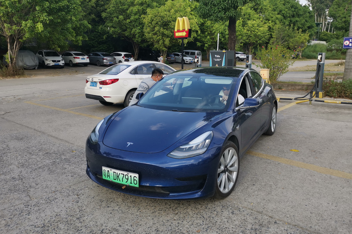 特斯拉Model 3光电测试：表显多少就能跑多少！不服不行