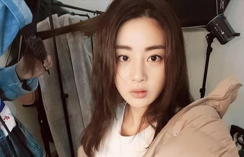 外貌气质不输玄彬?姜素拉未婚夫身份曝光,是家境优渥的帅哥院长
