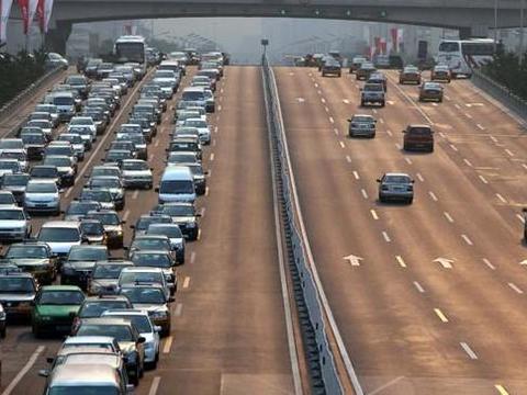 汽车机油有讲究，换早了浪费晚了有损害，老司机告诉你多久换一次