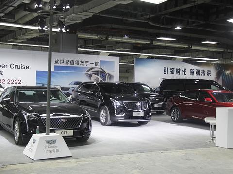 广州国际采购车展明天开幕啦！今晚各大品牌够拼的，展车已到位…