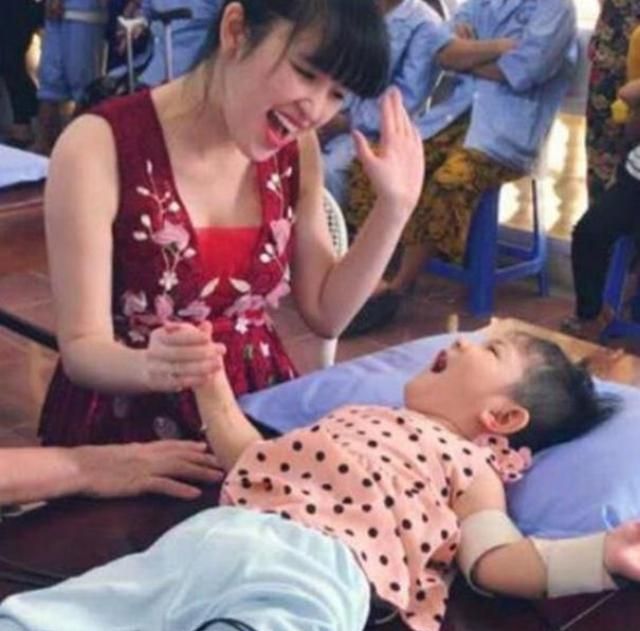 单身女网红收养“皮包骨”弃婴被质疑炒作,现在被丈夫一家宠成宝休闲区蓝鸢梦想 - Www.slyday.coM 单身女网红收养“皮包骨”弃婴被质疑炒作,现在被丈夫一家宠成宝休闲区蓝鸢梦想 - Www.slyday.coM