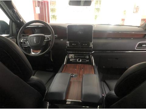 林肯豪华SUV展厅实拍，全黑外观非常霸气