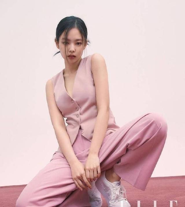 jenniex我车,lisa和jennie开车 jennie x 韩版elle九月刊,最新hera美妆画报