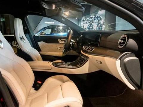新款奔驰AMG E53海外实拍图 百公里加速仅4.4s
