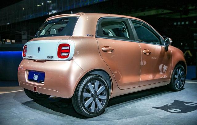 七夕节花2万送包包还是60个色号的口红?或者送这个试试?