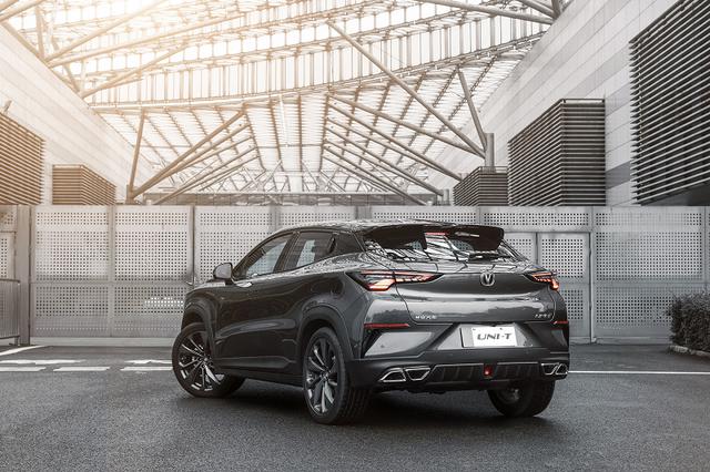 七夕节花2万送包包还是60个色号的口红?或者送这个试试?