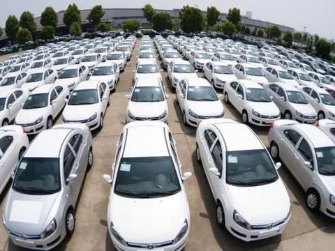 中国汽车市场没有饱和，为啥打折都卖不动？或许被三座大山拦住了