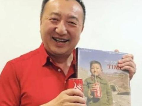 中国第一个在长城上喝可乐的小男孩，41年后的今天，他的现状如何