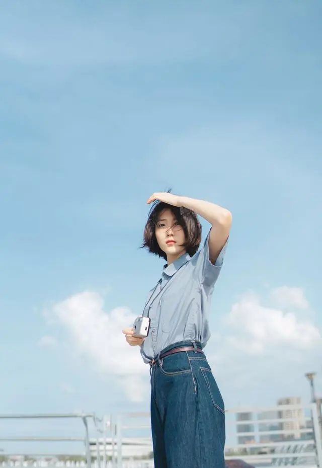 让你的人像照更显自然好看的8个姿势,简单易学,学完就