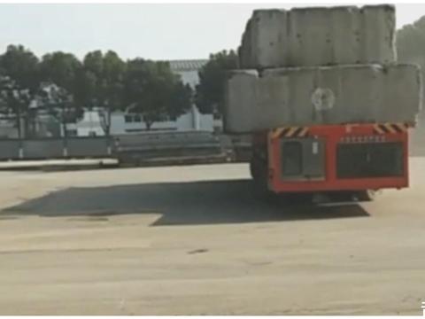 超极板车每一组车轮都有独立的转向能力，机动灵活