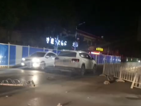 保定：汽车街头神走位，有件事得提一提！