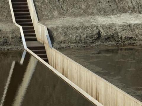 世界上第一座“隐身桥”，人在水中走，300多年都没被淹过！