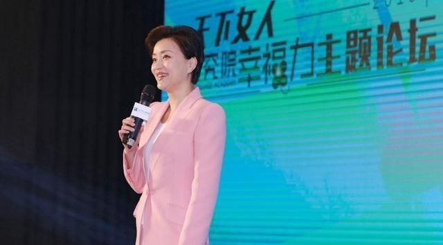 杨澜参加了中央电视台主持人采访,主考人