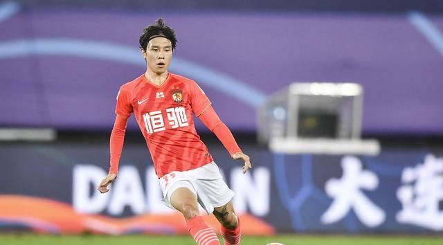 广州德比恒大首发预测:两大争议人物坐稳主力,头号射手继续缺阵