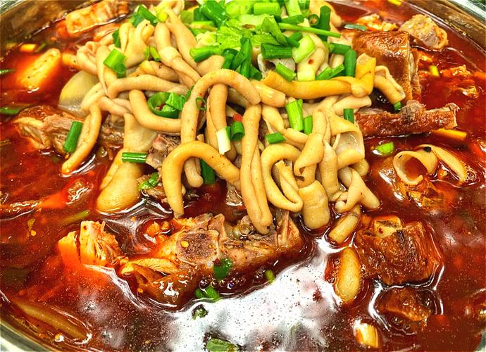 成都某著名的"冒烤鸭,每天卖出几百只!味道巴适,价格实惠!