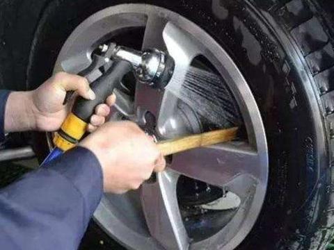 为什么你的汽车轮毂会发黑？