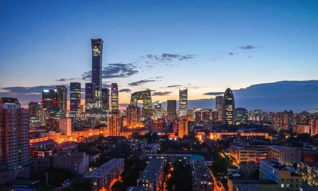 壮观的北京国贸夜景,内透灯光素雅均匀,堪比纽约曼哈顿