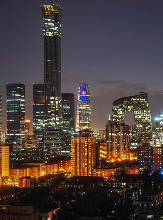 壮观的北京国贸夜景,内透灯光素雅均匀,堪比纽约曼哈顿