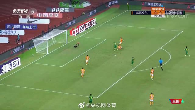 3分鐘連扳2球 武漢卓爾2-2北京國(guó)安