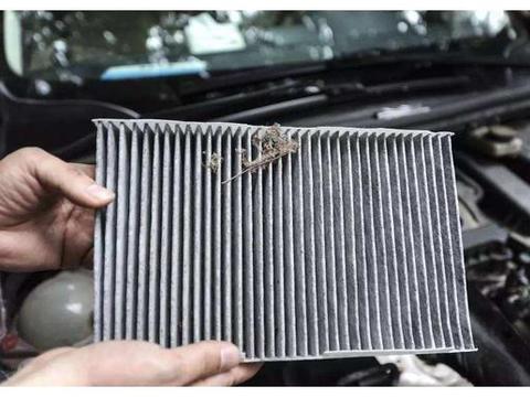 汽车空气滤芯脏了，吹一吹还能继续用？有的钱不能省