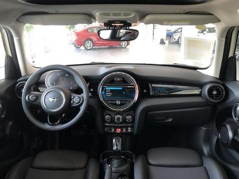 新款MINI COOPER五门版到店实拍 换装全新椭圆形的液晶仪表盘