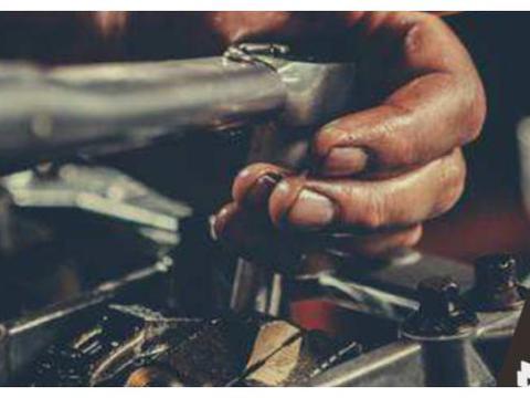 车上各种油液间隔多久更换一次？