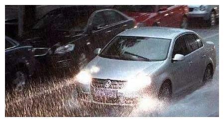 雨刮器刮不干净先别急着换？教你4招轻松修复，玻璃清晰无异响