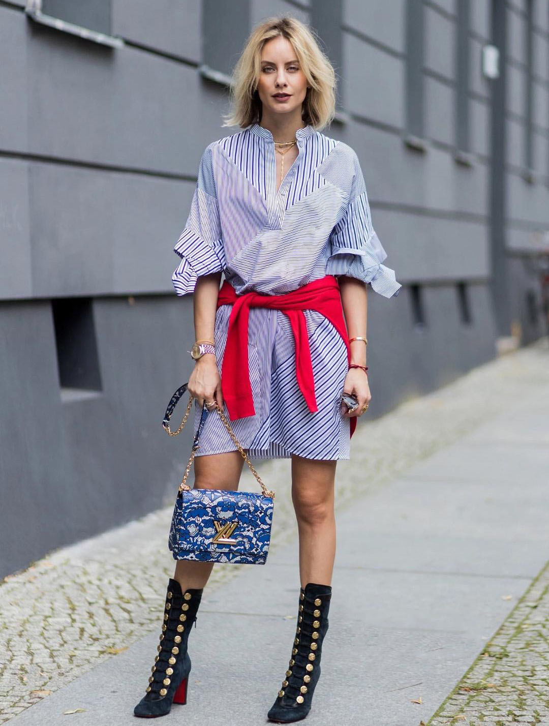 汪明荃奶奶太前卫了,穿玫粉色衬衫裙配银色长靴,扮嫩造型怪美的休闲区蓝鸢梦想 - Www.slyday.coM 汪明荃奶奶太前卫了,穿玫粉色衬衫裙配银色长靴,扮嫩造型怪美的休闲区蓝鸢梦想 - Www.slyday.coM