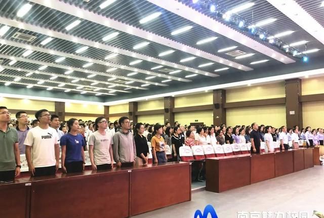 南京明发一中在排名_动态丨南京一中明发滨江分校举行“一路同行腾飞