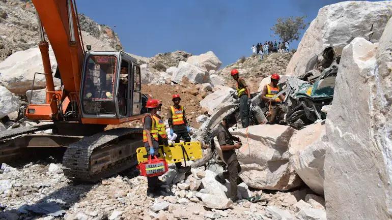 巴基斯坦大理石矿山倒塌，至少导致22人，许多工人仍被困