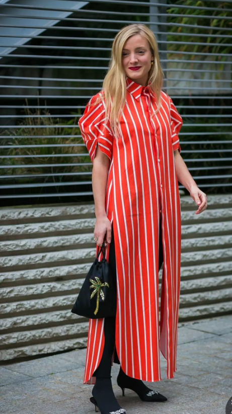 汪明荃奶奶太前卫了,穿玫粉色衬衫裙配银色长靴,扮嫩造型怪美的休闲区蓝鸢梦想 - Www.slyday.coM 汪明荃奶奶太前卫了,穿玫粉色衬衫裙配银色长靴,扮嫩造型怪美的休闲区蓝鸢梦想 - Www.slyday.coM