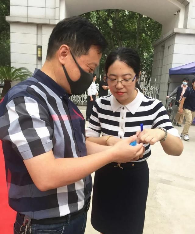 求真中学在南京排名_南京“金陵中学汇文女子高中”揭牌