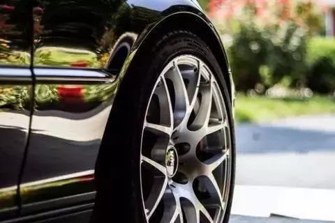 什么时候应该更换汽车轮胎？看完这四点后，我成了一个老司机