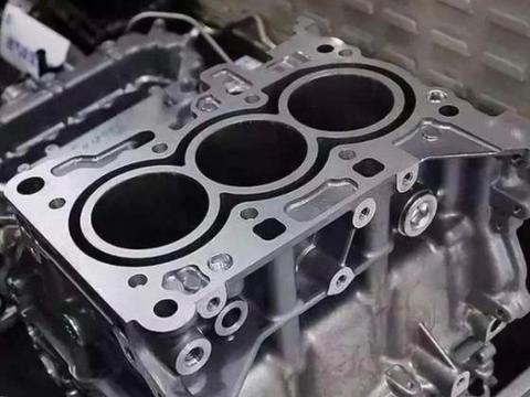 三缸时代宣告失败，四缸卷土重来，通用浪子回头，福特苦苦坚持