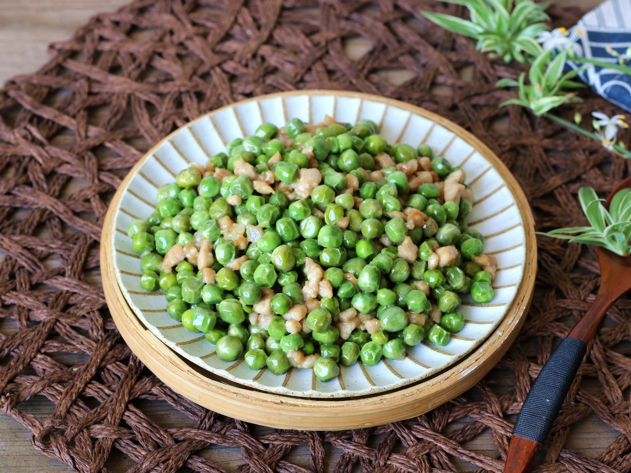 香干毛豆炒肉丝的做法_【图解】香干毛豆炒肉丝怎么做如何做好吃_香干毛豆炒肉丝家常做法大全_茤芈寶貝_豆果美食