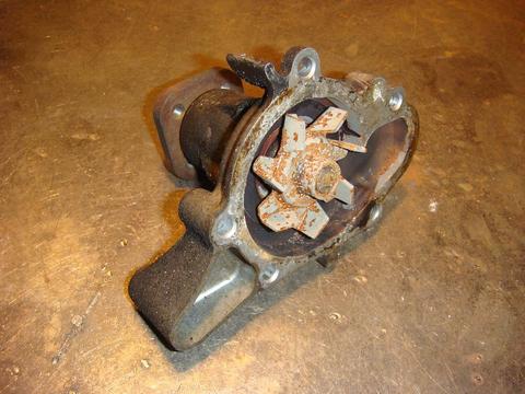 老车正时皮带与水泵要一起换