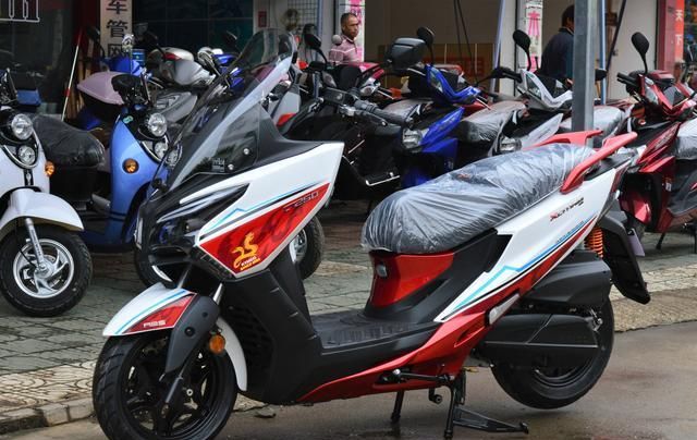 为什么价格涨了六千多还是很香?光阳CT250纪念版到店实拍