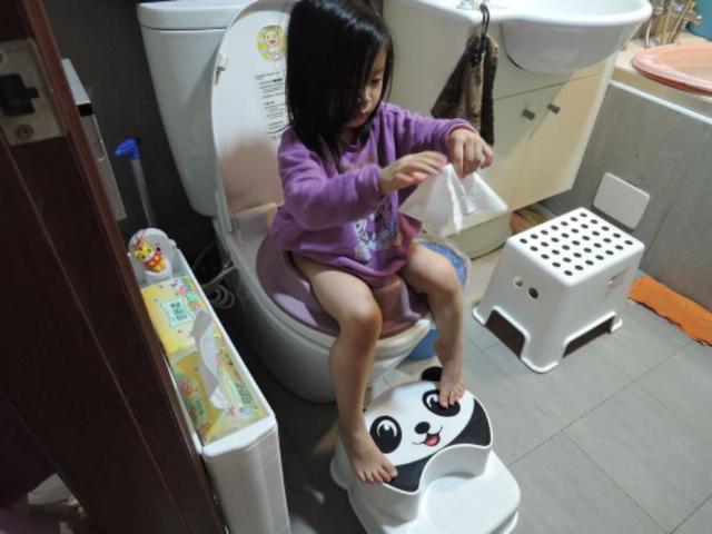 孩子总在学校尿裤子和生理心理都有关家长别想当然