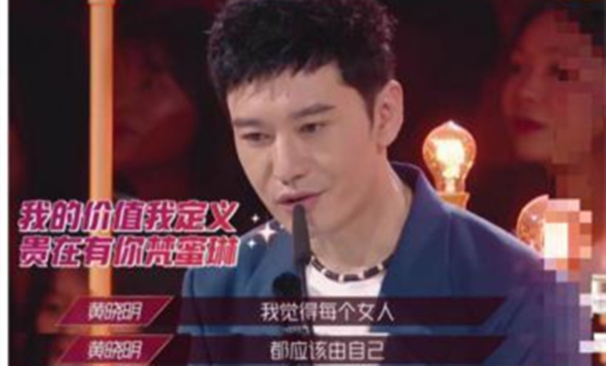 52岁杨澜直播一秒“黑脸”？被疑不满黄晓明抢话，大方回应显情商