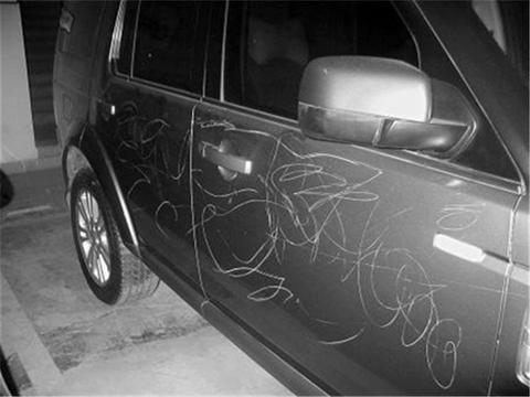 为何汽车满身划痕，老司机却不愿补漆？修车工：他们才是明白人！