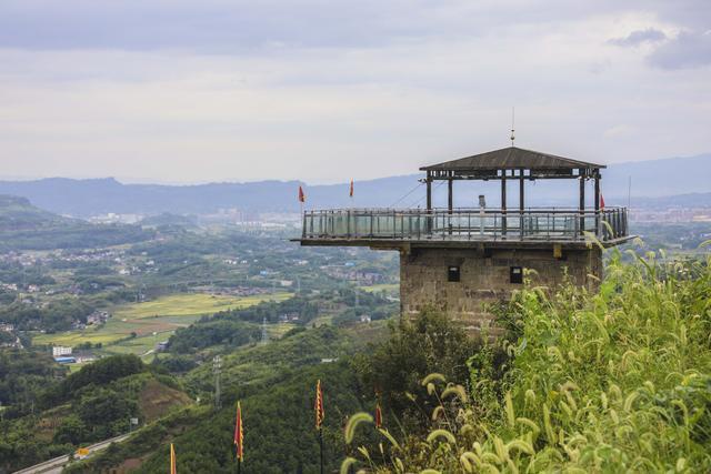 重庆梁平美景多,建在孤峰上的滑石古寨,历经风雨依然靓丽