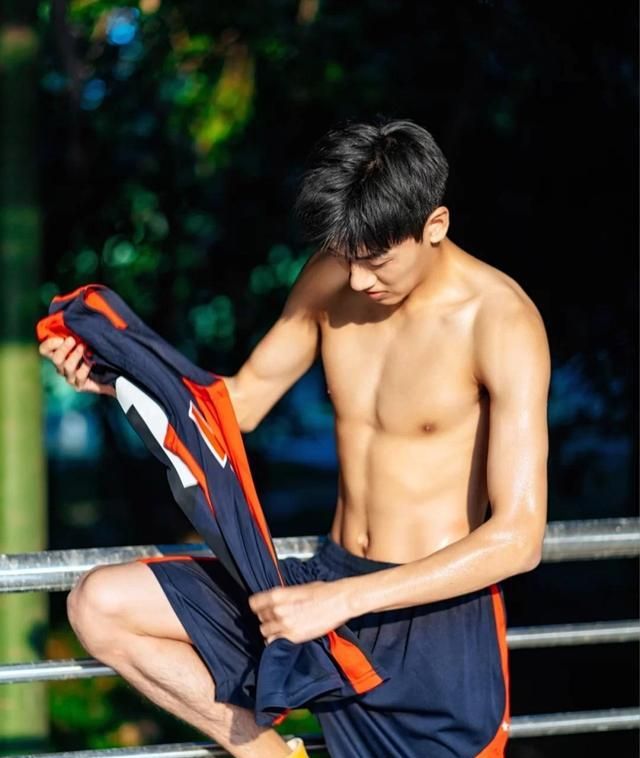 报道最新消息：山西小县城一个月包养高中生多少钱？实际现状与法律风险分析