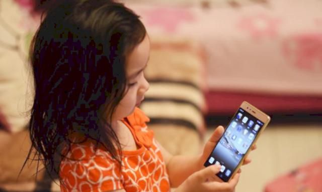 开学后,孩子“手机”要不要收回?监管工作几条建议,家长试试看休闲区蓝鸢梦想 - Www.slyday.coM 开学后,孩子“手机”要不要收回?监管工作几条建议,家长试试看休闲区蓝鸢梦想 - Www.slyday.coM